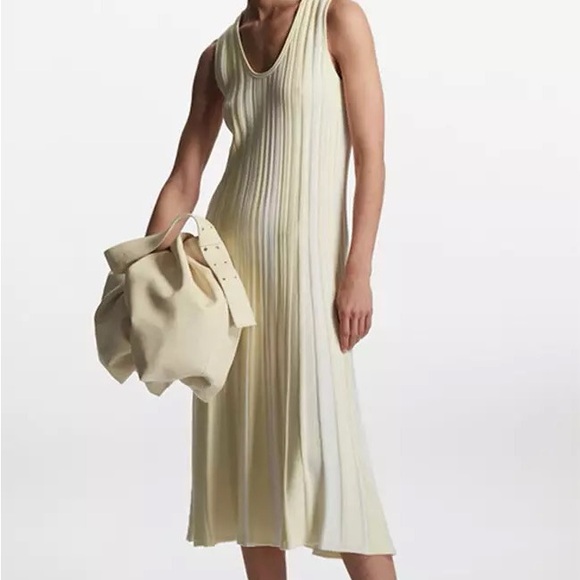 Cos cream and white knit dress. - Picture 3 of 5